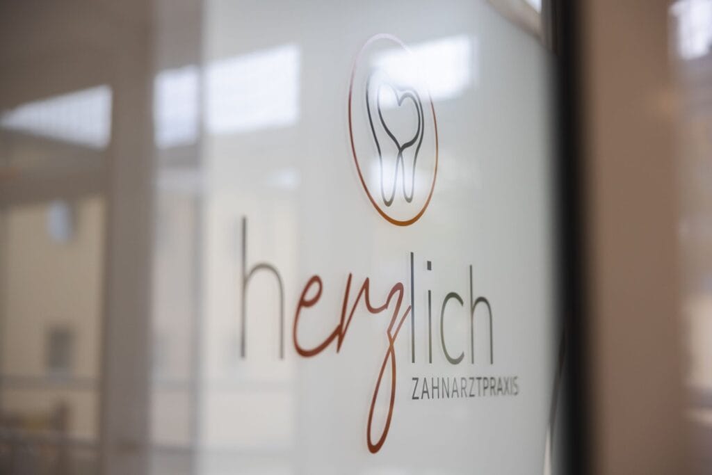 Logo auf Tür